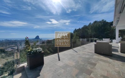 A beautiful, renovated villa with panoramic sea views.